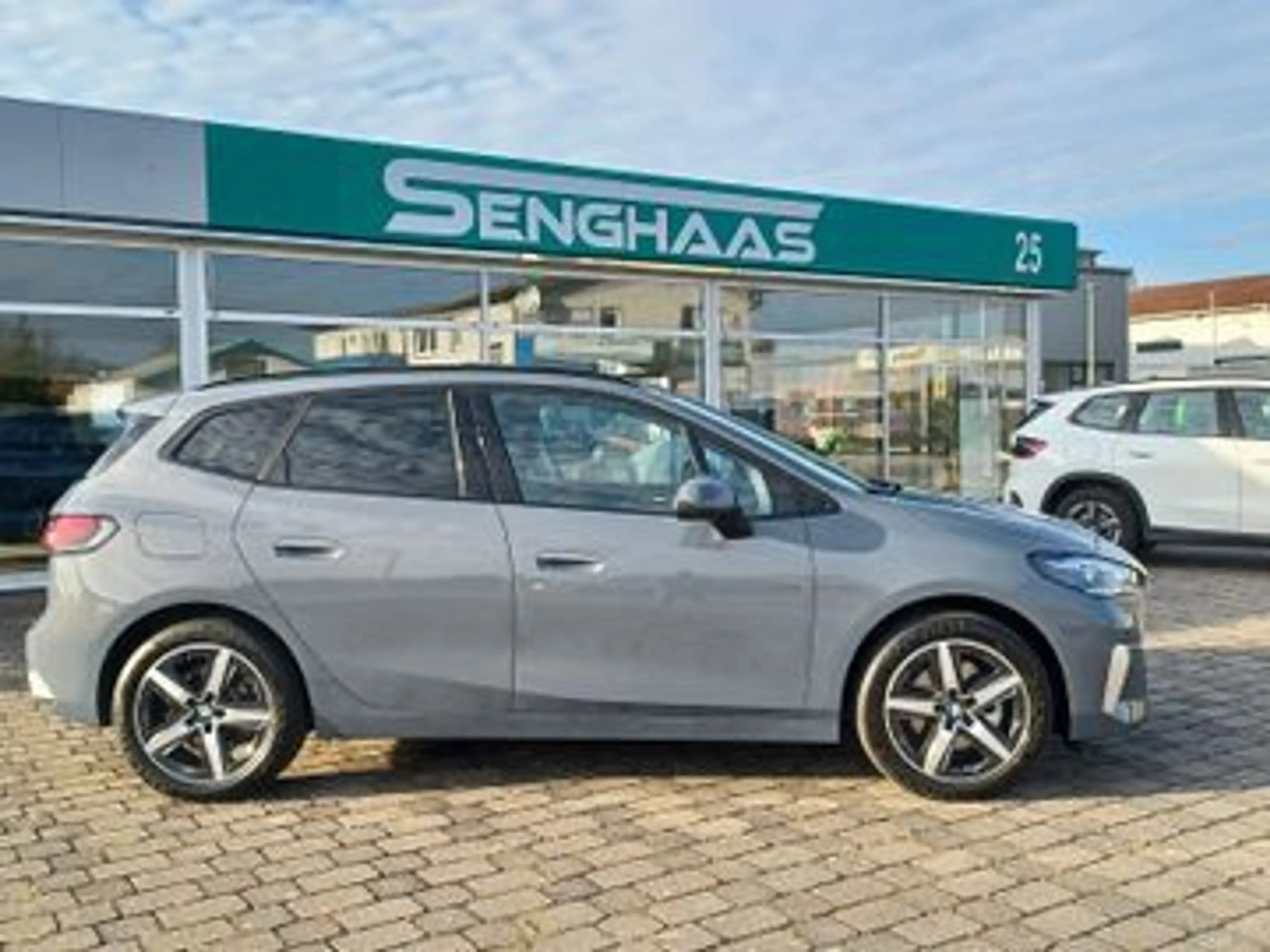 BMW 218 i Active Tourer Luxury Line ACC+ HUD Pano 3DV — photo 2