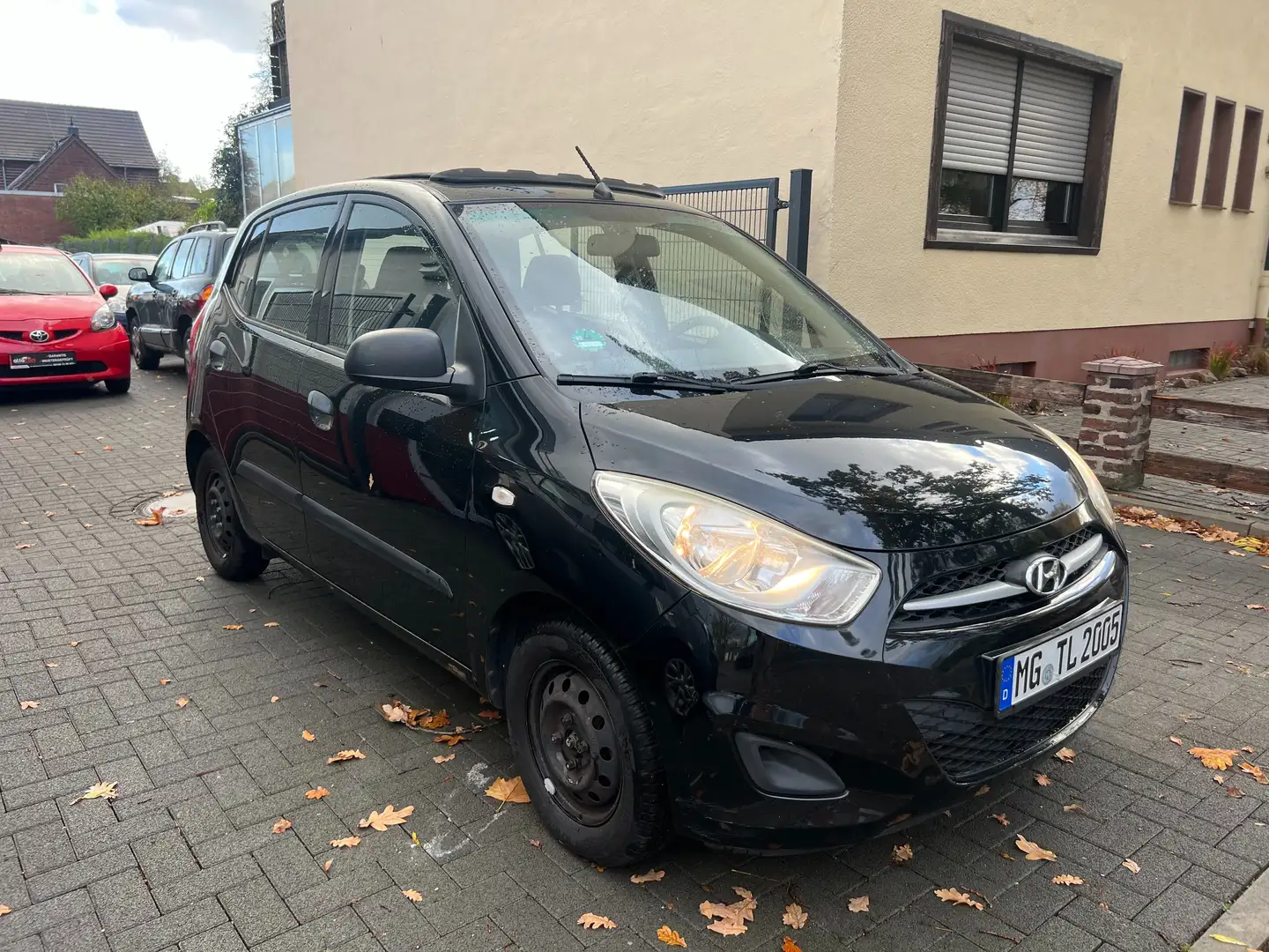 Hyundai i10 FIFA WM Edition | HU 10/2026 Schwarz - 1