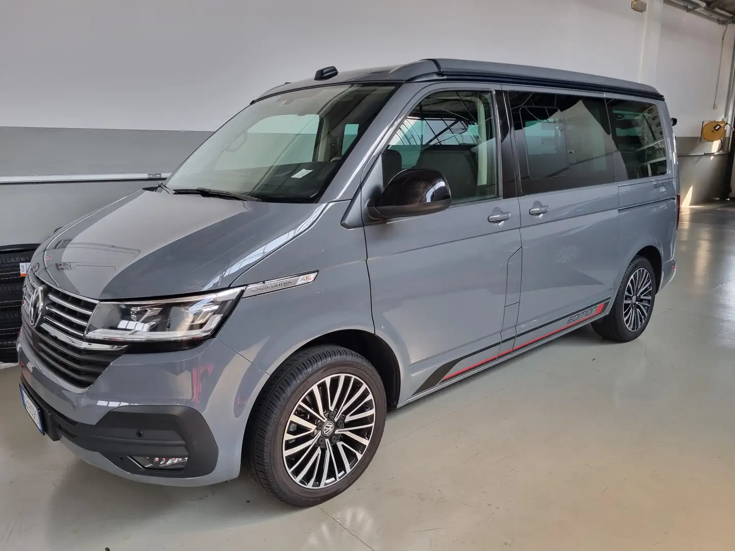 Volkswagen T6.1 California EDICTION BEACH 4x4 motion Grigio - 2