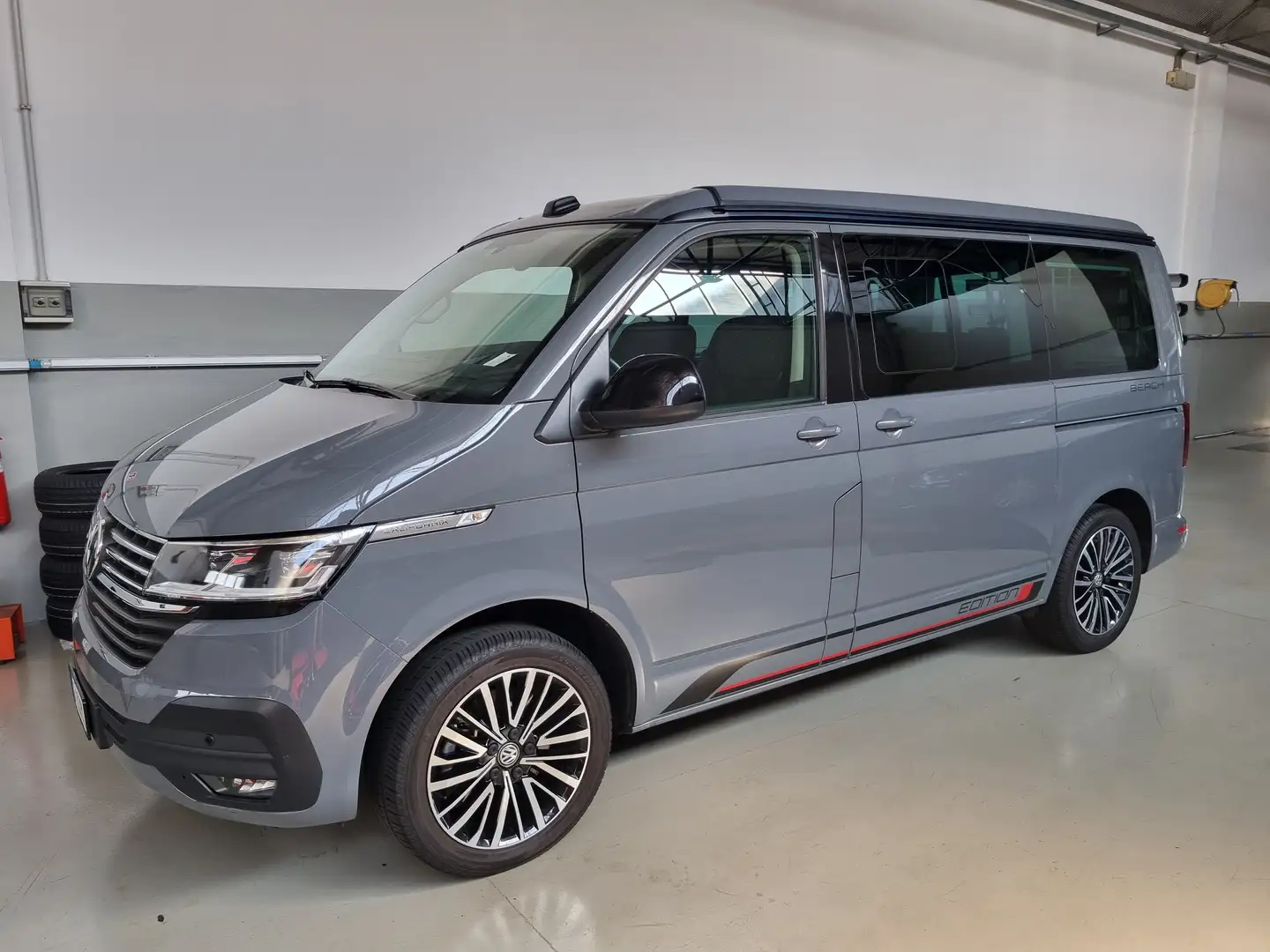 Volkswagen T6.1 California EDICTION BEACH 4x4 motion Grigio - 1