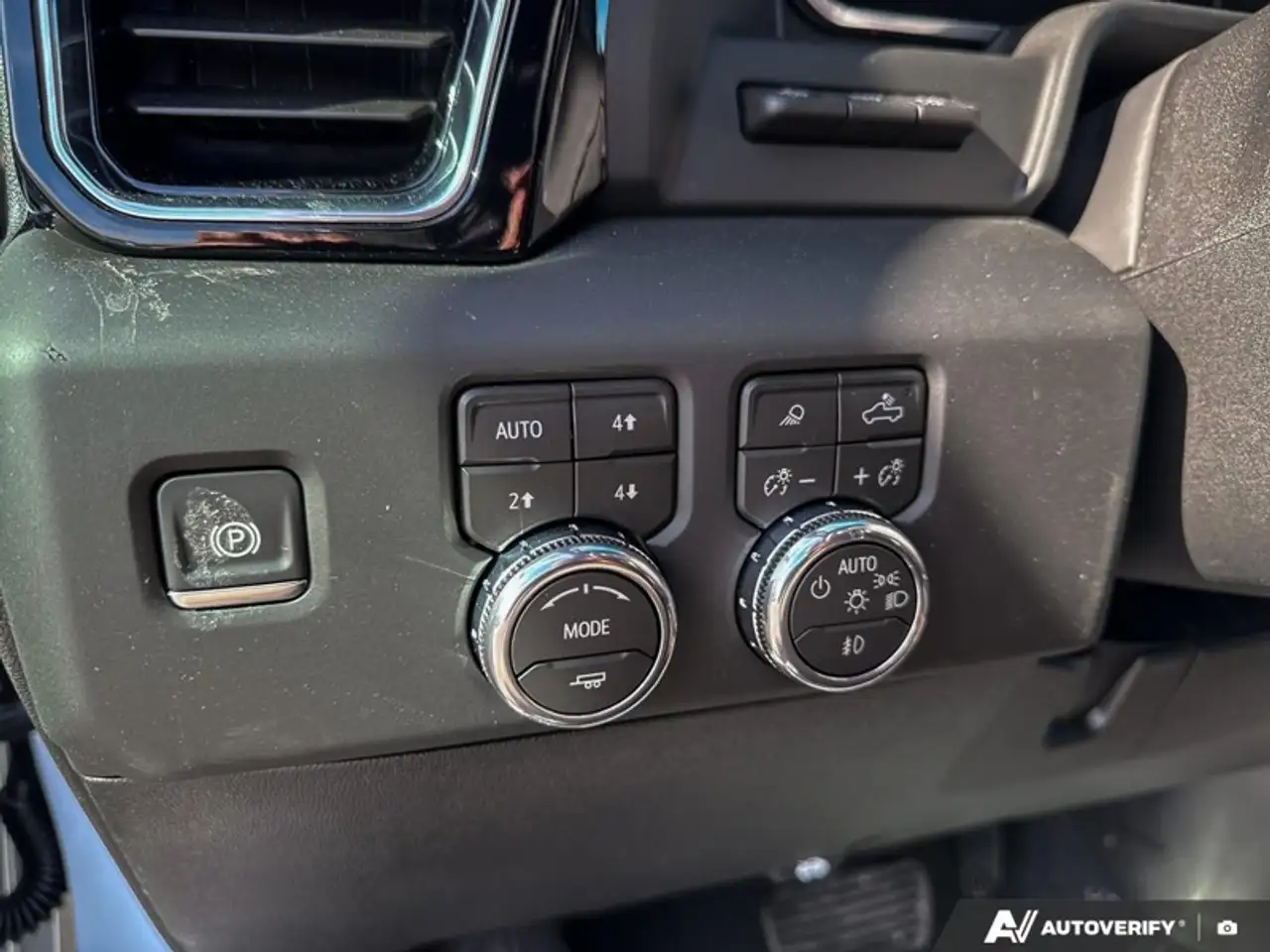 GMC Sierra 2500HD снимка GMC Sierra 2500HD