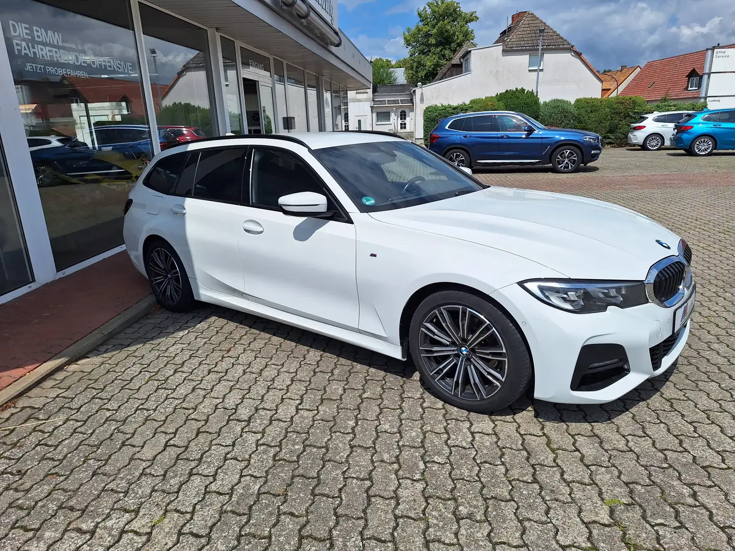 BMW 320 d Touring M Sport HiFi DAB LED WLAN RFK Shz Wit - 2