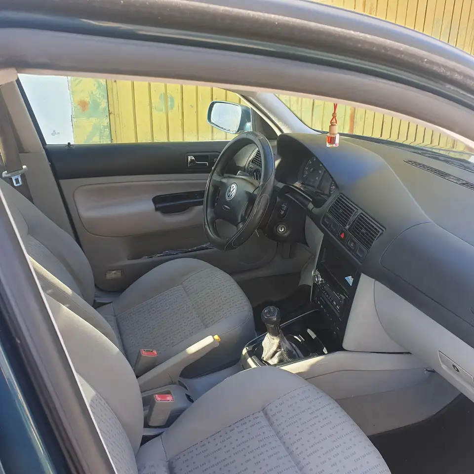 Volkswagen Golf 1.6 Conceptline 105, foto 4