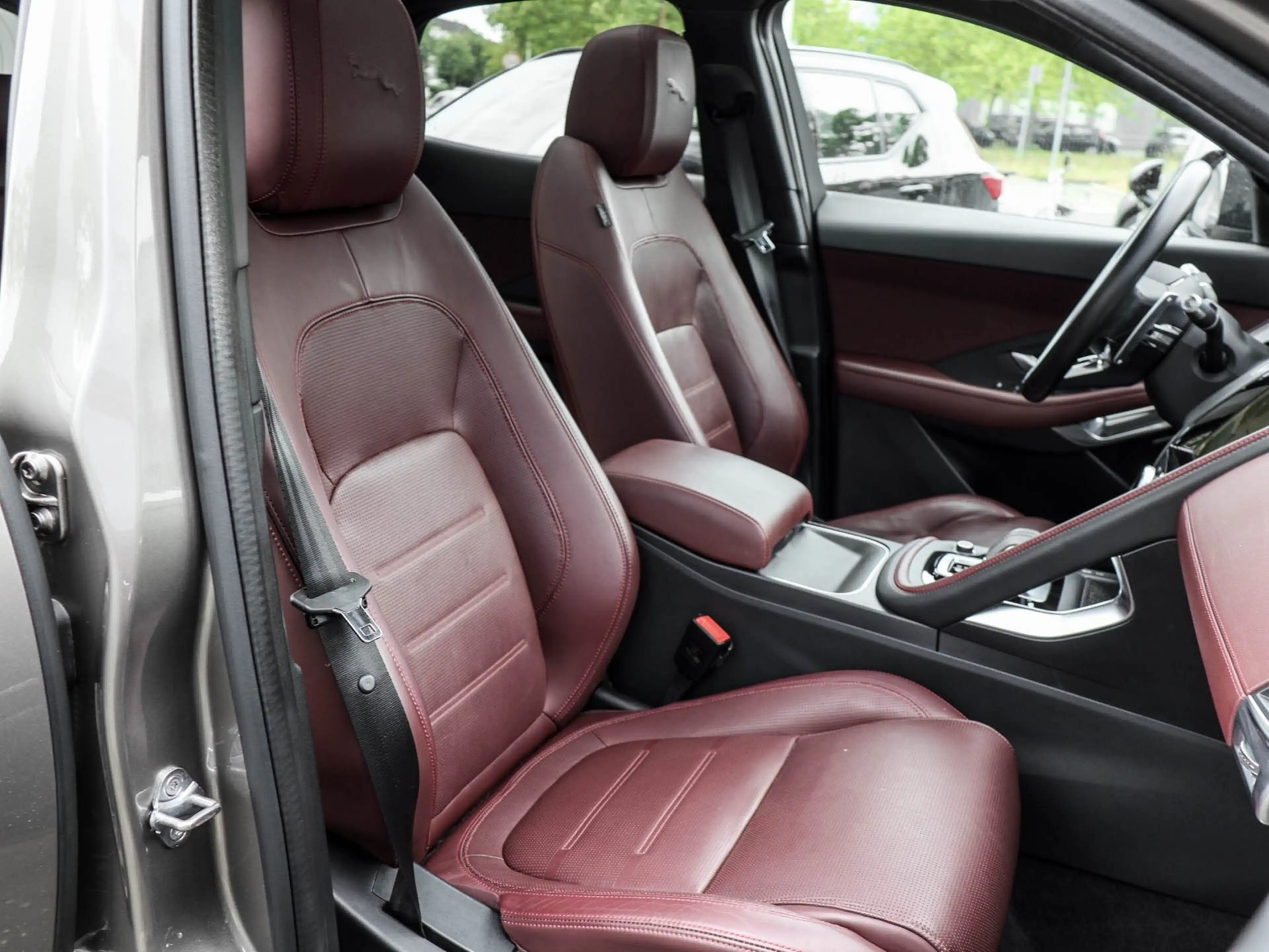 Jaguar E-Pace D240 R-Dynamic HSE AWD Pixel-LED, Panoramadach,... — photo 6