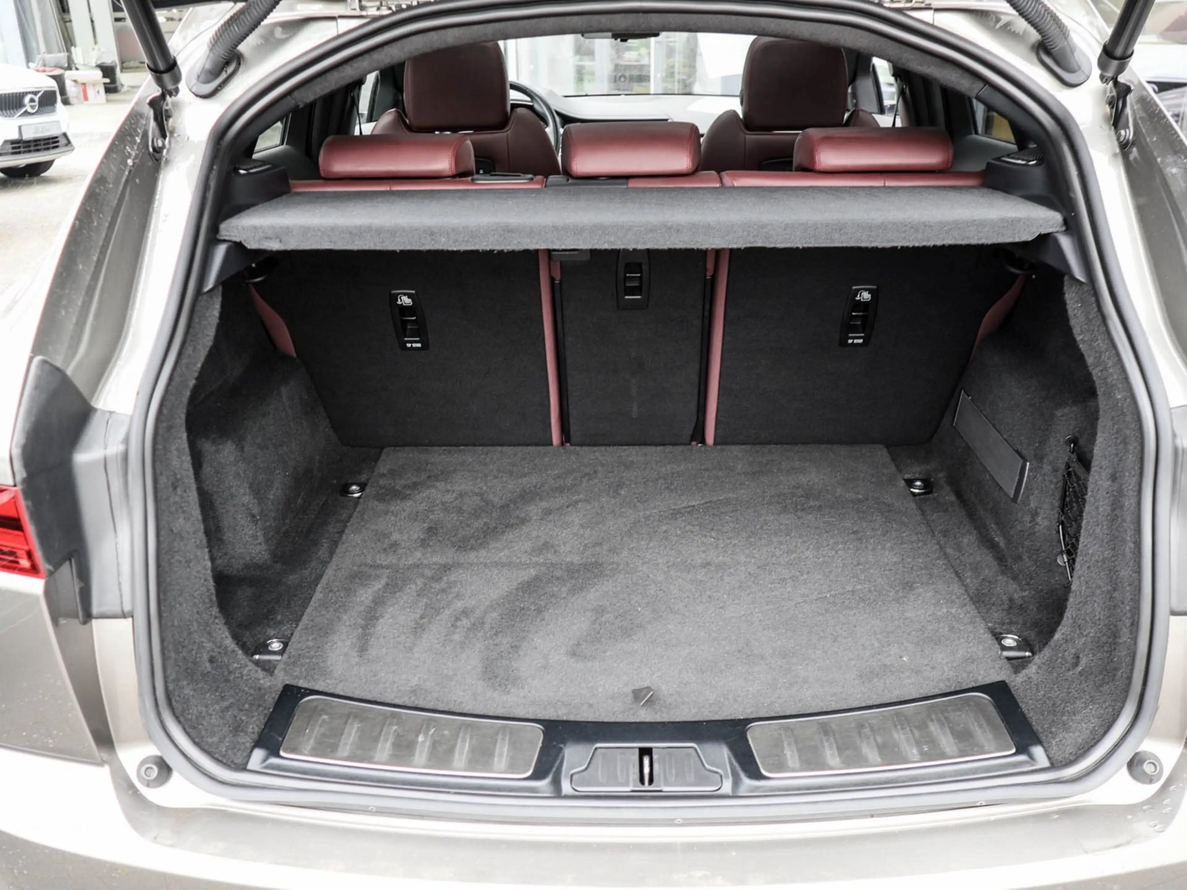 Jaguar E-Pace D240 R-Dynamic HSE AWD Pixel-LED, Panoramadach,... — photo 10