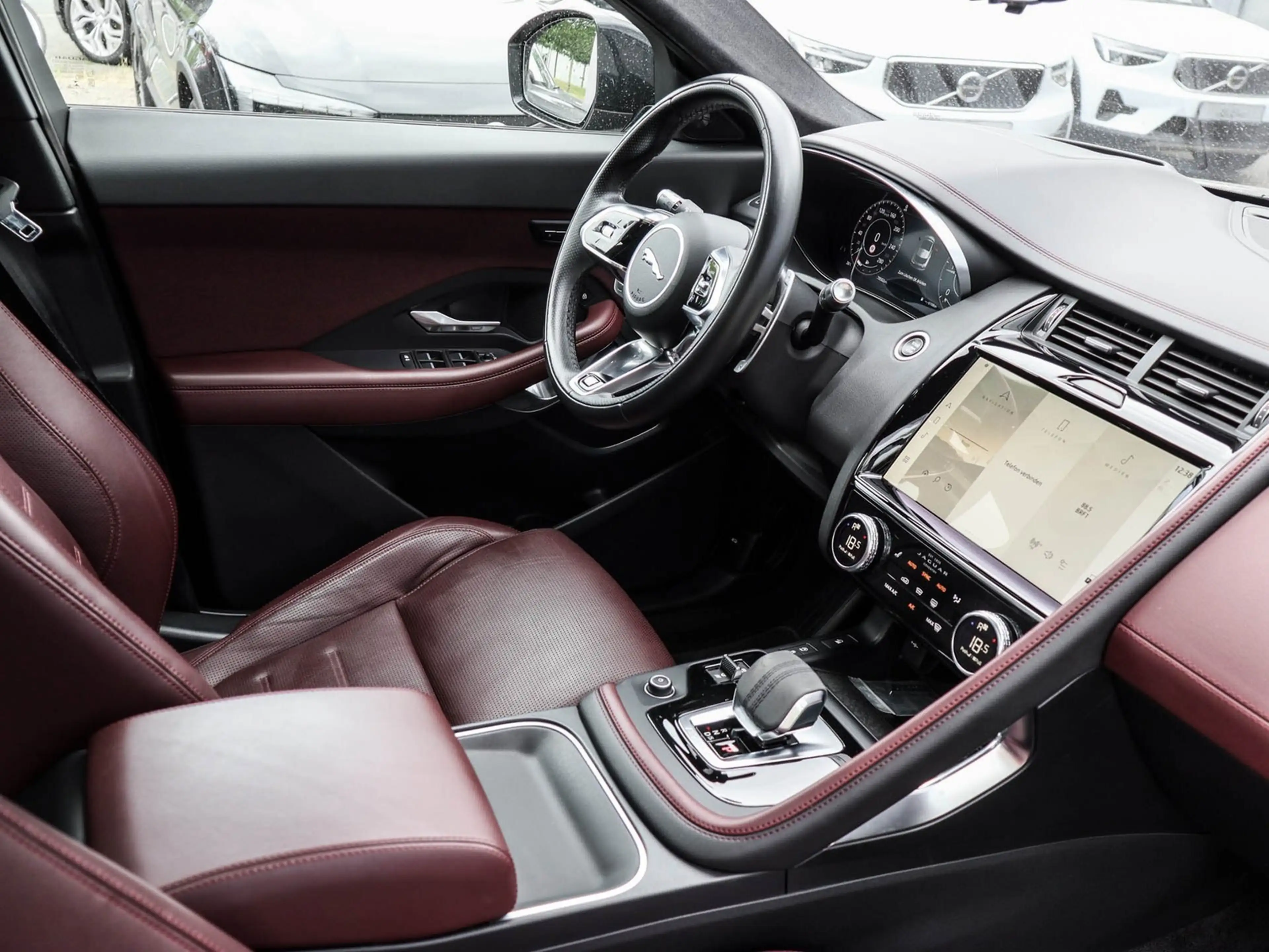 Jaguar E-Pace D240 R-Dynamic HSE AWD Pixel-LED, Panoramadach,... — photo 3