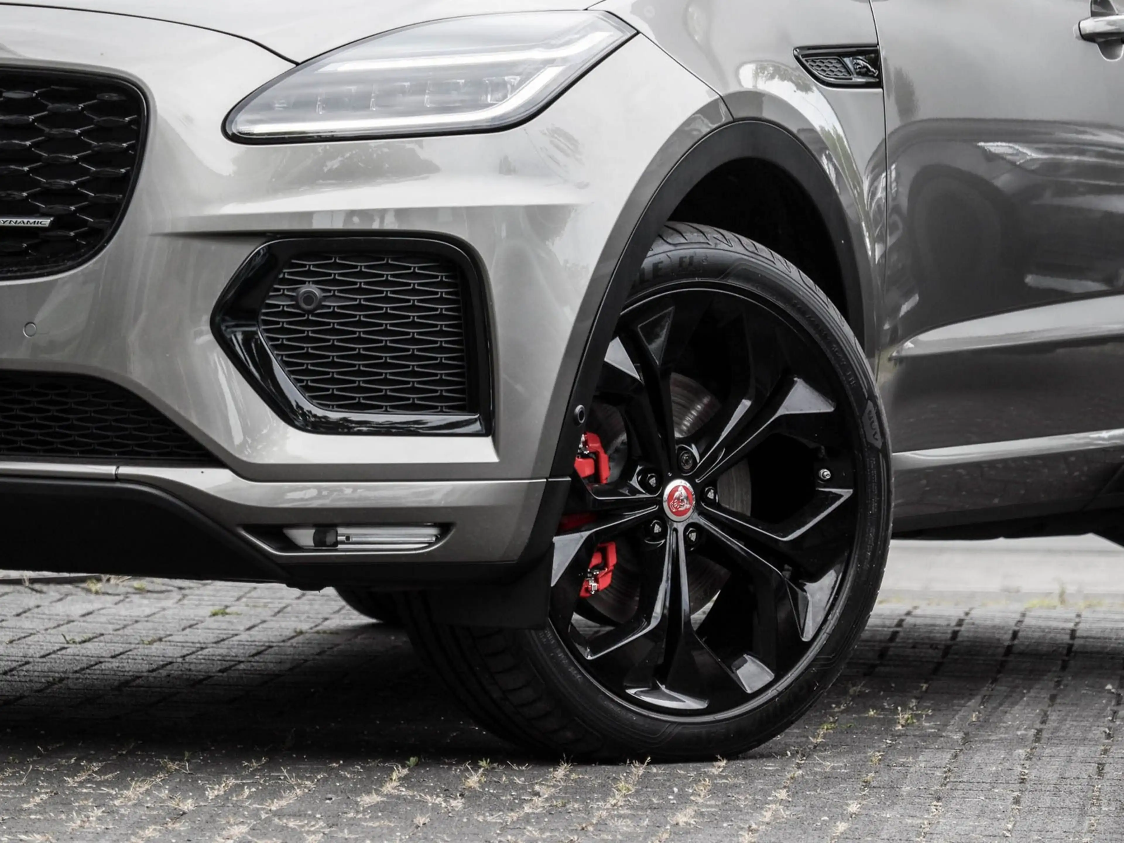 Jaguar E-Pace D240 R-Dynamic HSE AWD Pixel-LED, Panoramadach,... — photo 5