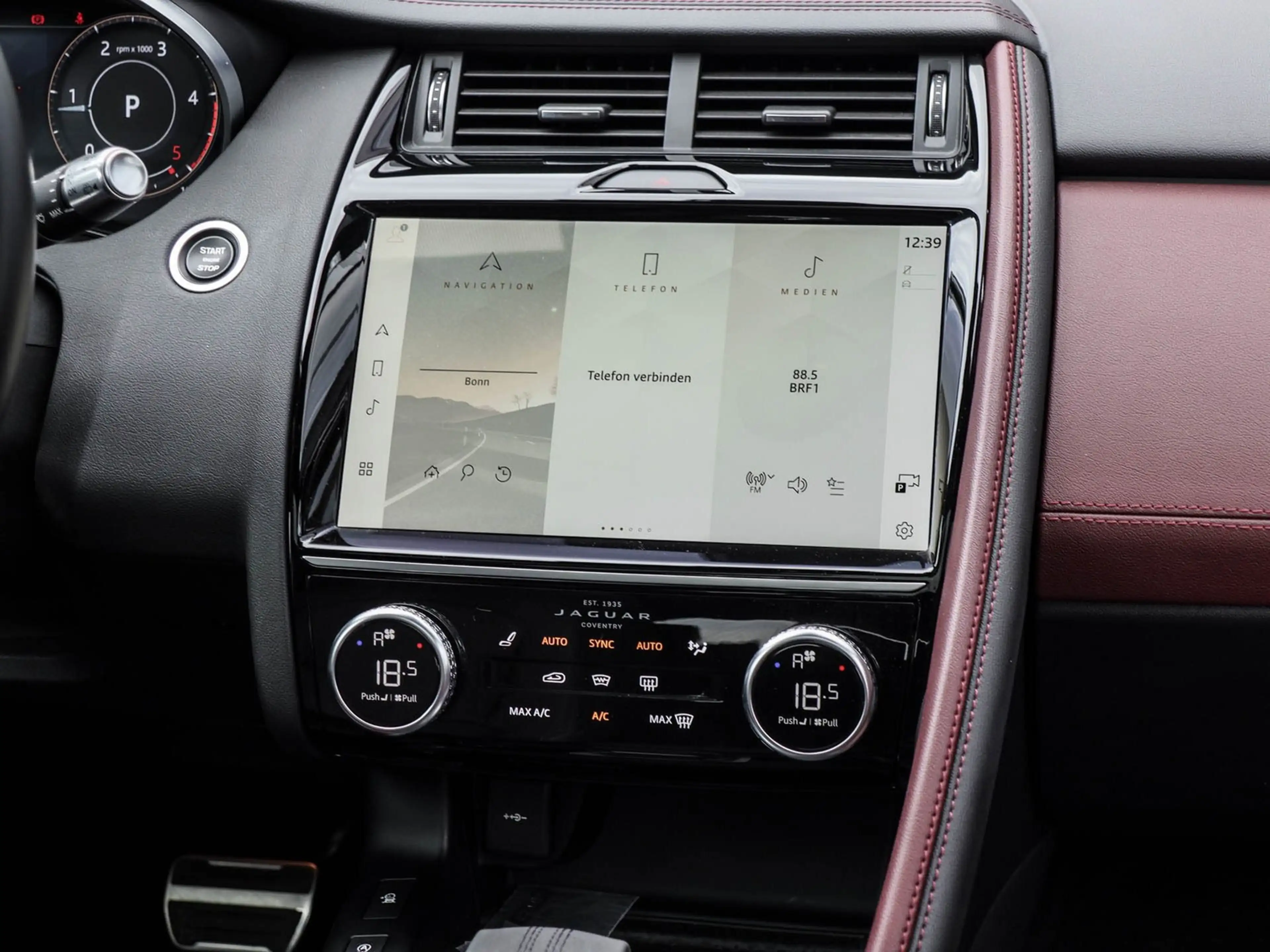 Jaguar E-Pace D240 R-Dynamic HSE AWD Pixel-LED, Panoramadach,... — photo 7