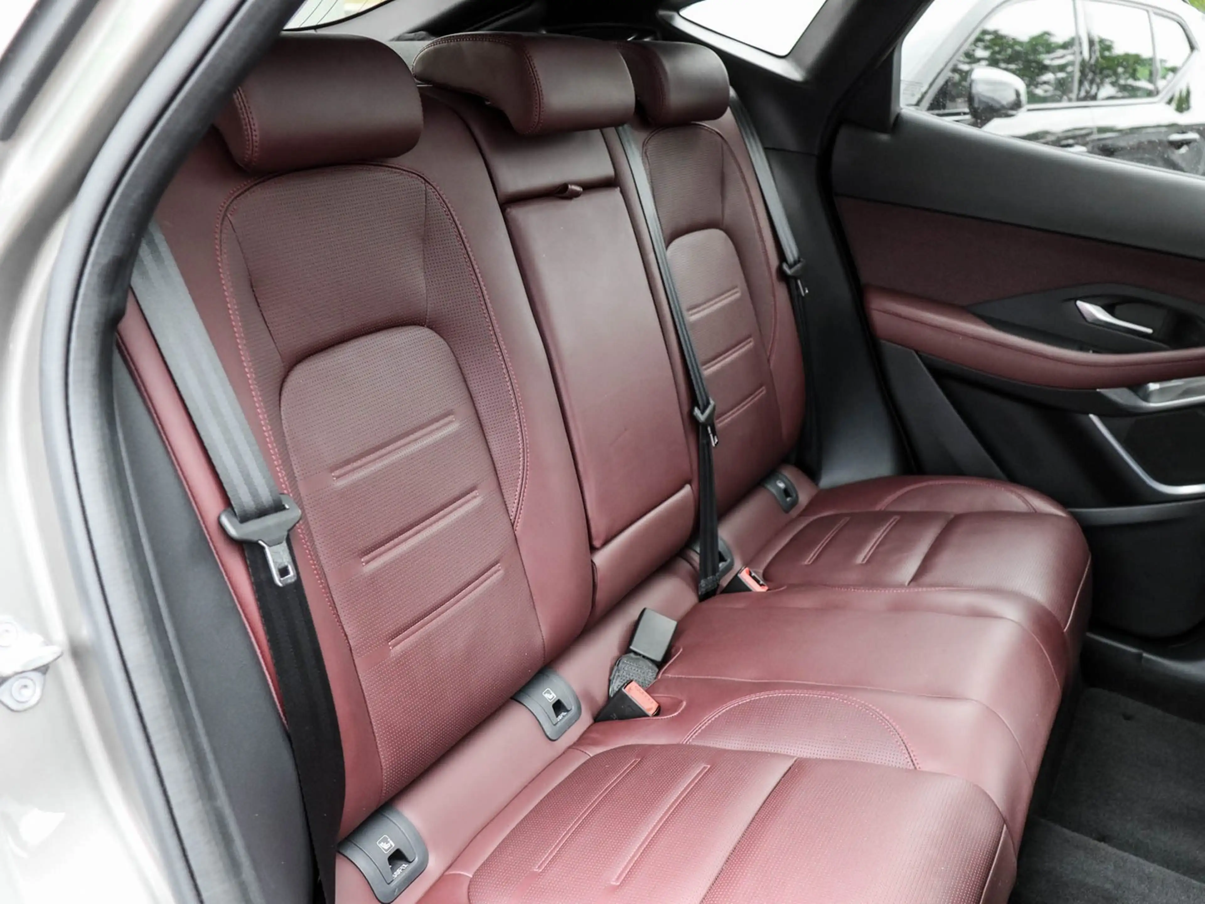 Jaguar E-Pace D240 R-Dynamic HSE AWD Pixel-LED, Panoramadach,... — photo 4