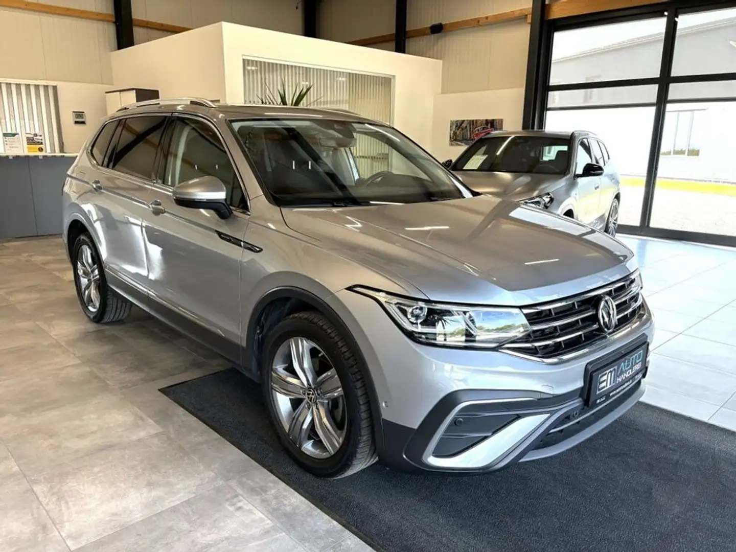Volkswagen Tiguan 2.0 TDI DSG Life 4Motion Allspace *LED*NAV* Silber - 1
