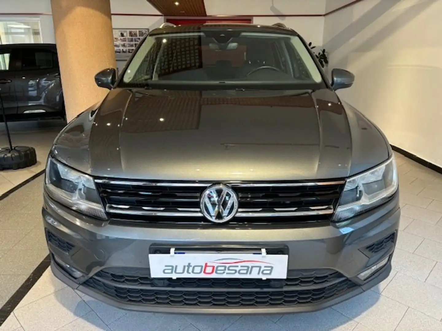 Volkswagen Tiguan 2.0 tdi Business 4motion 150cv dsg Grijs - 2