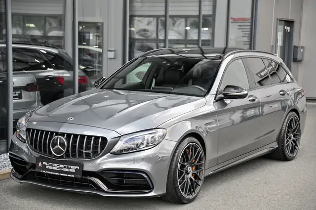 Mercedes-Benz C 63 Amg view 2