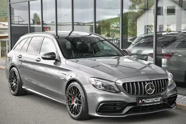 Mercedes-Benz C 63 Amg view 3