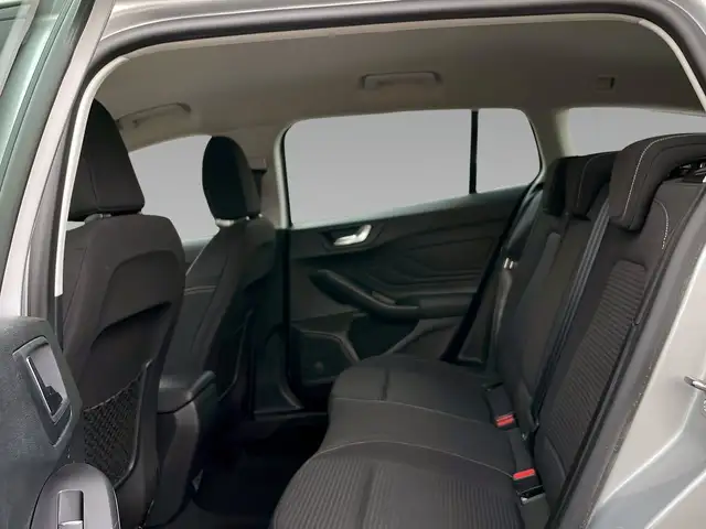Ford Focus view 10
