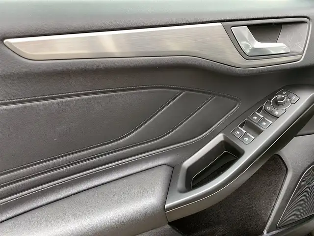 Ford Focus view 14
