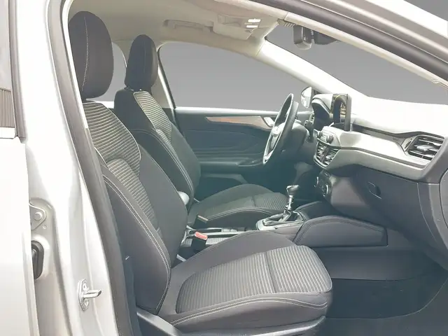Ford Focus view 12