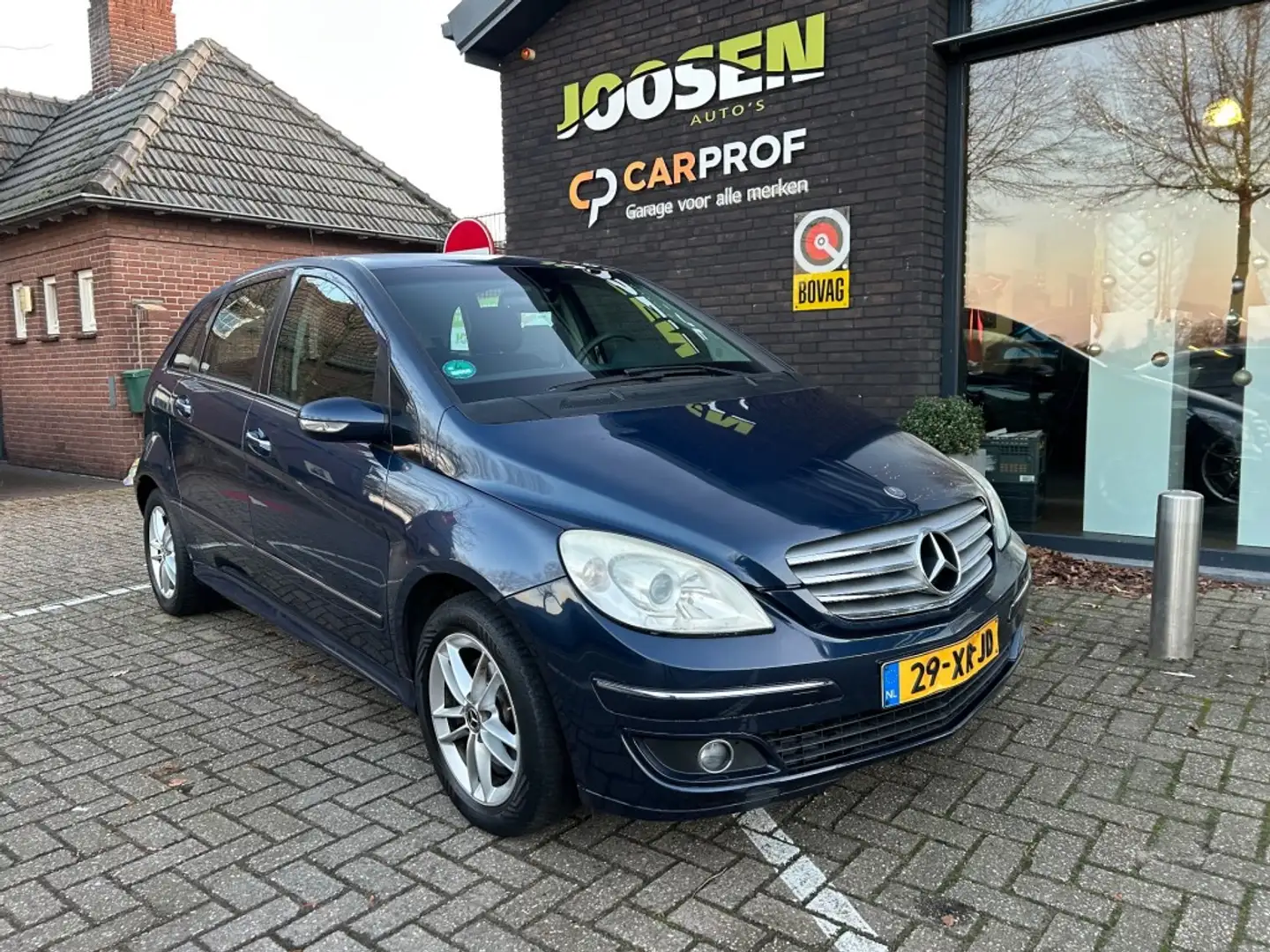 Mercedes-Benz 200 Modrá - 1