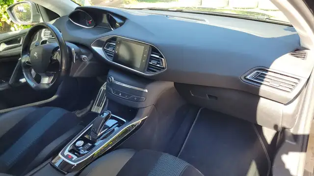 Peugeot 308 view 10
