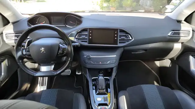 Peugeot 308 view 11
