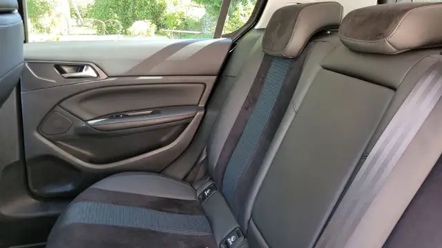 Peugeot 308 view 9