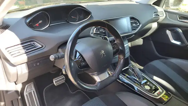 Peugeot 308 view 8