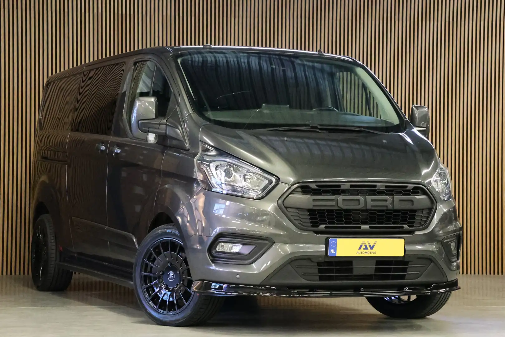 Ford Transit Custom 320 2.0 TDCI L2H1 Limited DC | 6-Zitter | Navigati Grey - 2
