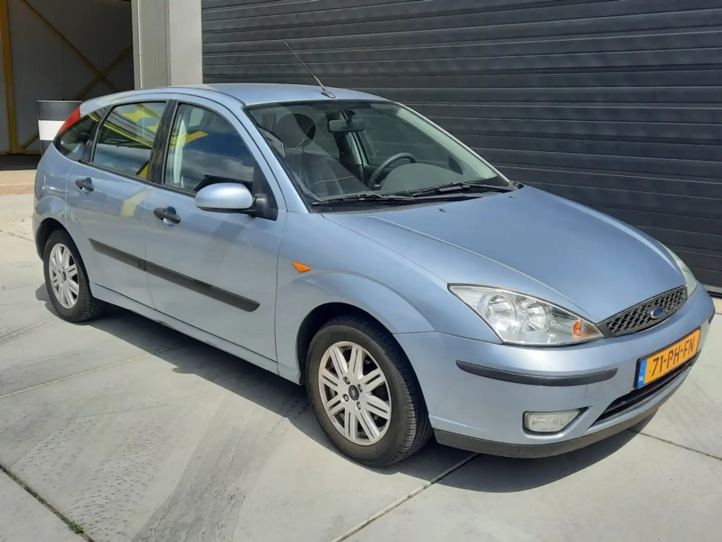 Ford Focus 1.6-16V AMBIENTE Grijs - 2