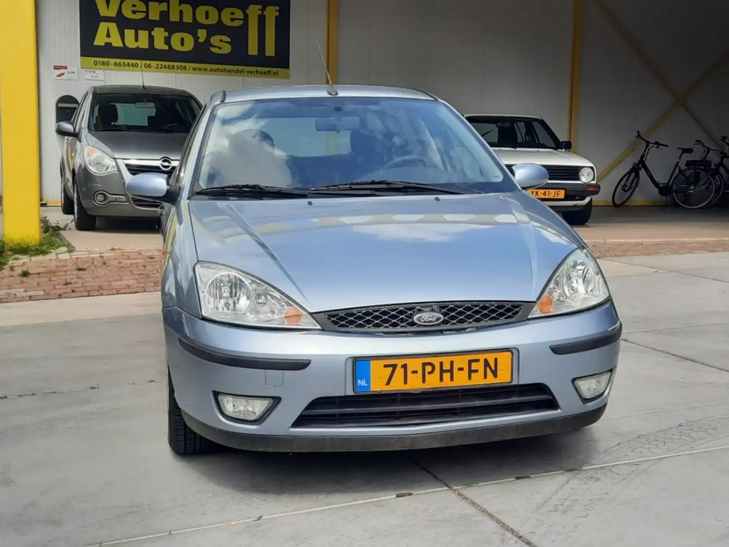 Ford Focus 1.6-16V AMBIENTE Grijs - 1