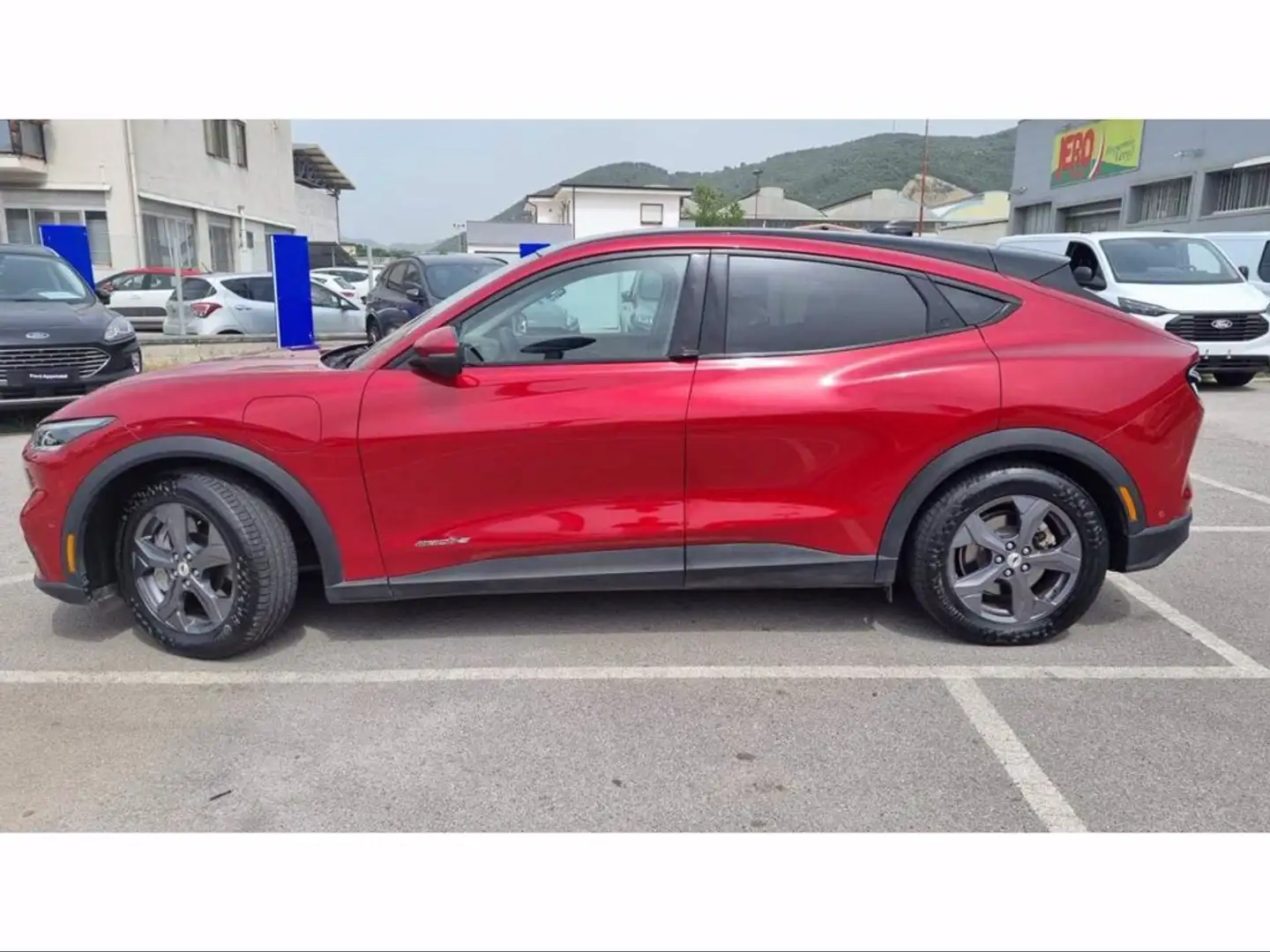 Ford Mustang Mach-E standard range rwd 269cv auto Rood - 2