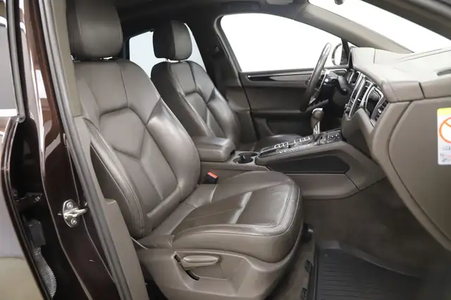 Porsche Macan view 10