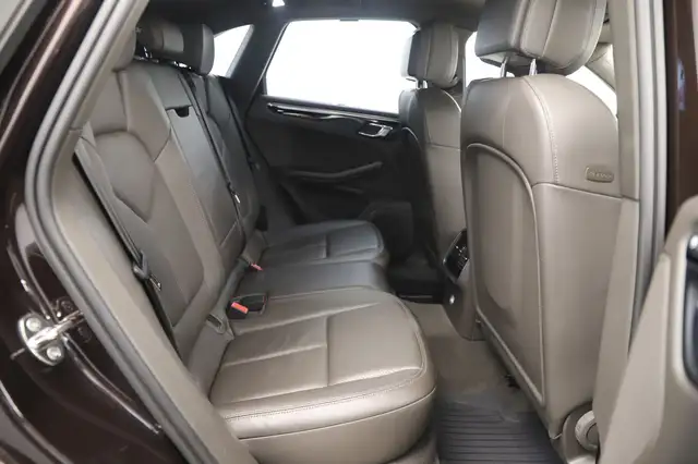 Porsche Macan view 12