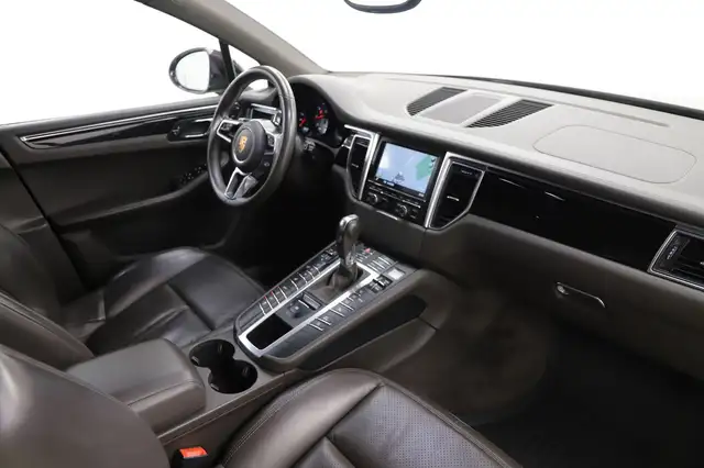Porsche Macan view 15