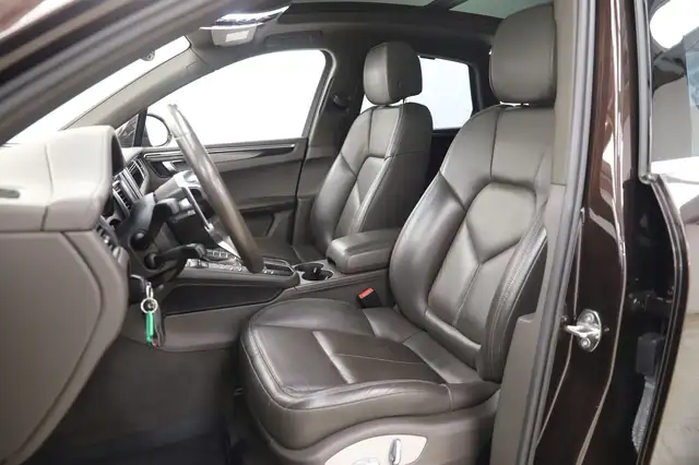 Porsche Macan view 9