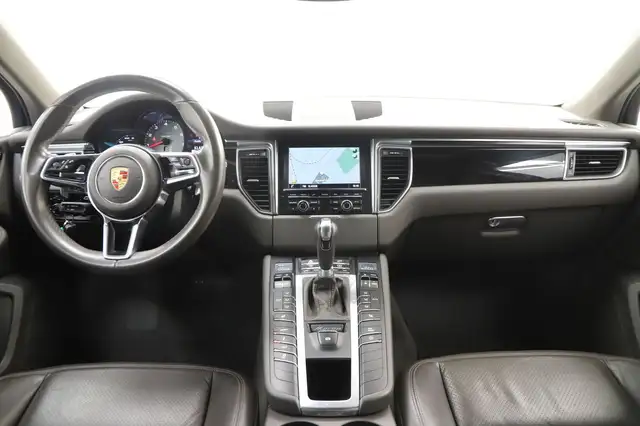 Porsche Macan view 14