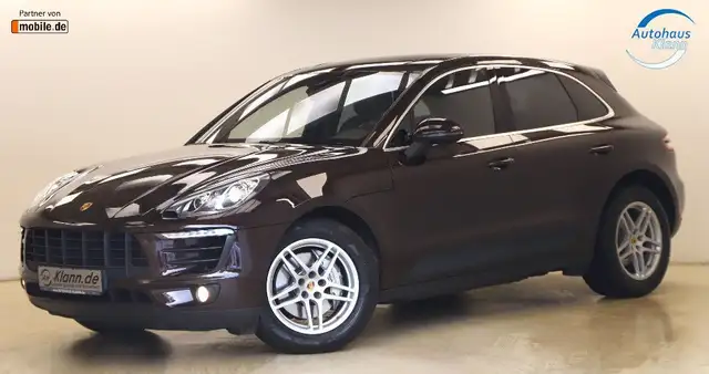 Porsche Macan view 3