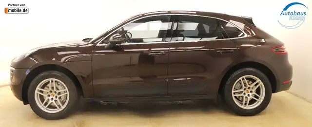 Porsche Macan view 4