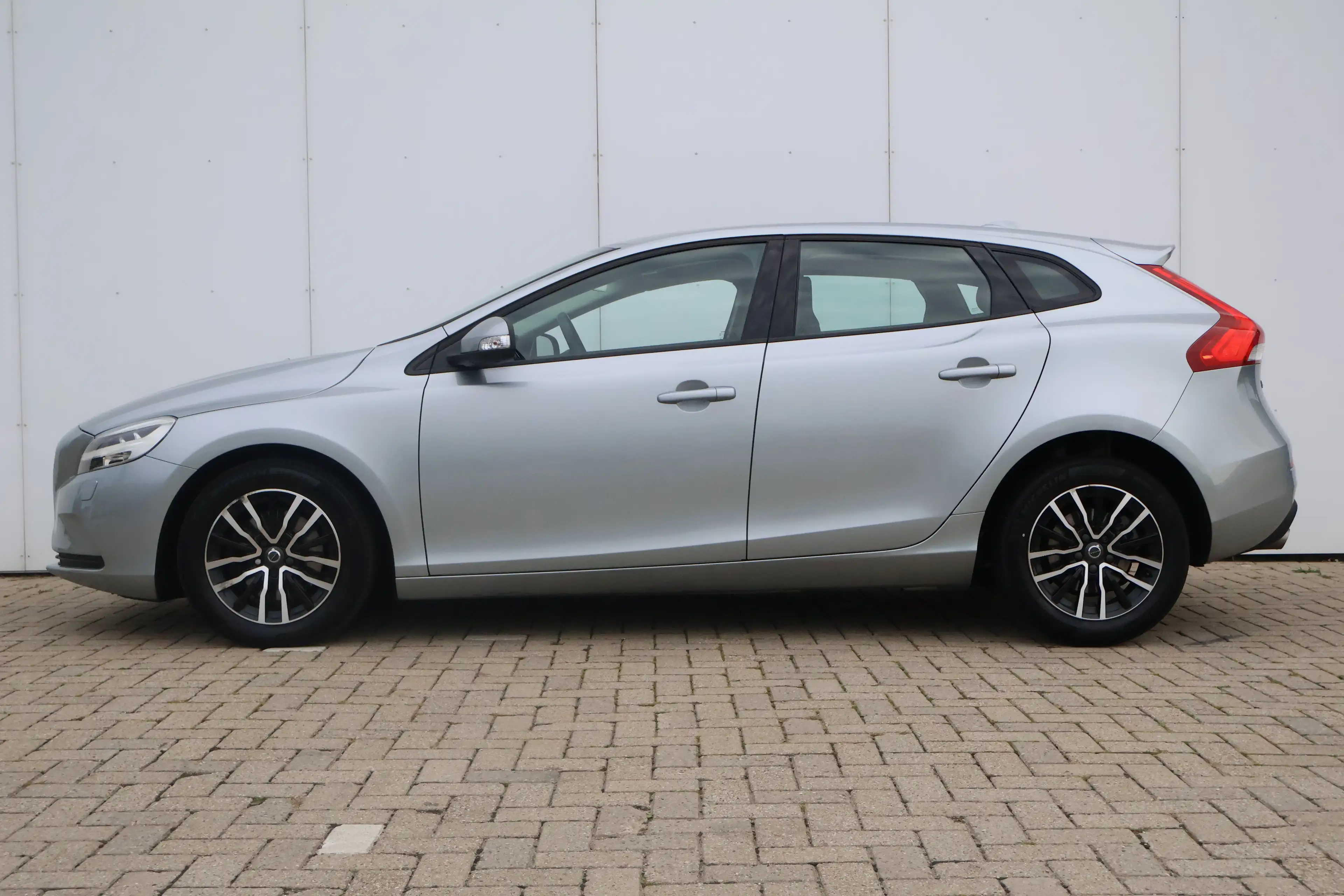 Volvo V40 T3 Polar | Achteruitrijcamera | Full LED | Stoelve — photo 39
