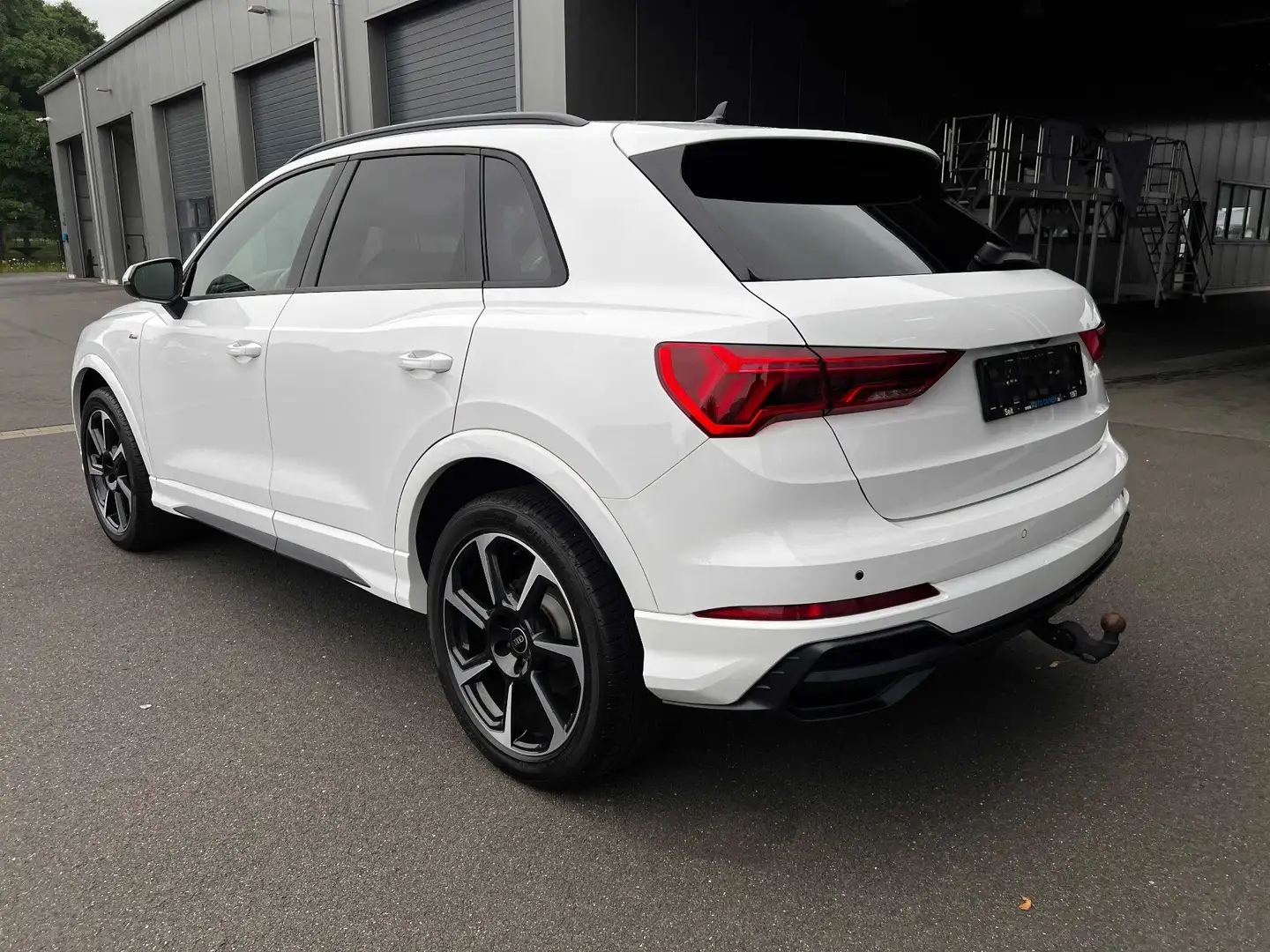 Audi Q3 S line 35 TFSI+Keyless+AHK+LED+Navi+Sitzheizung Blanc - 2