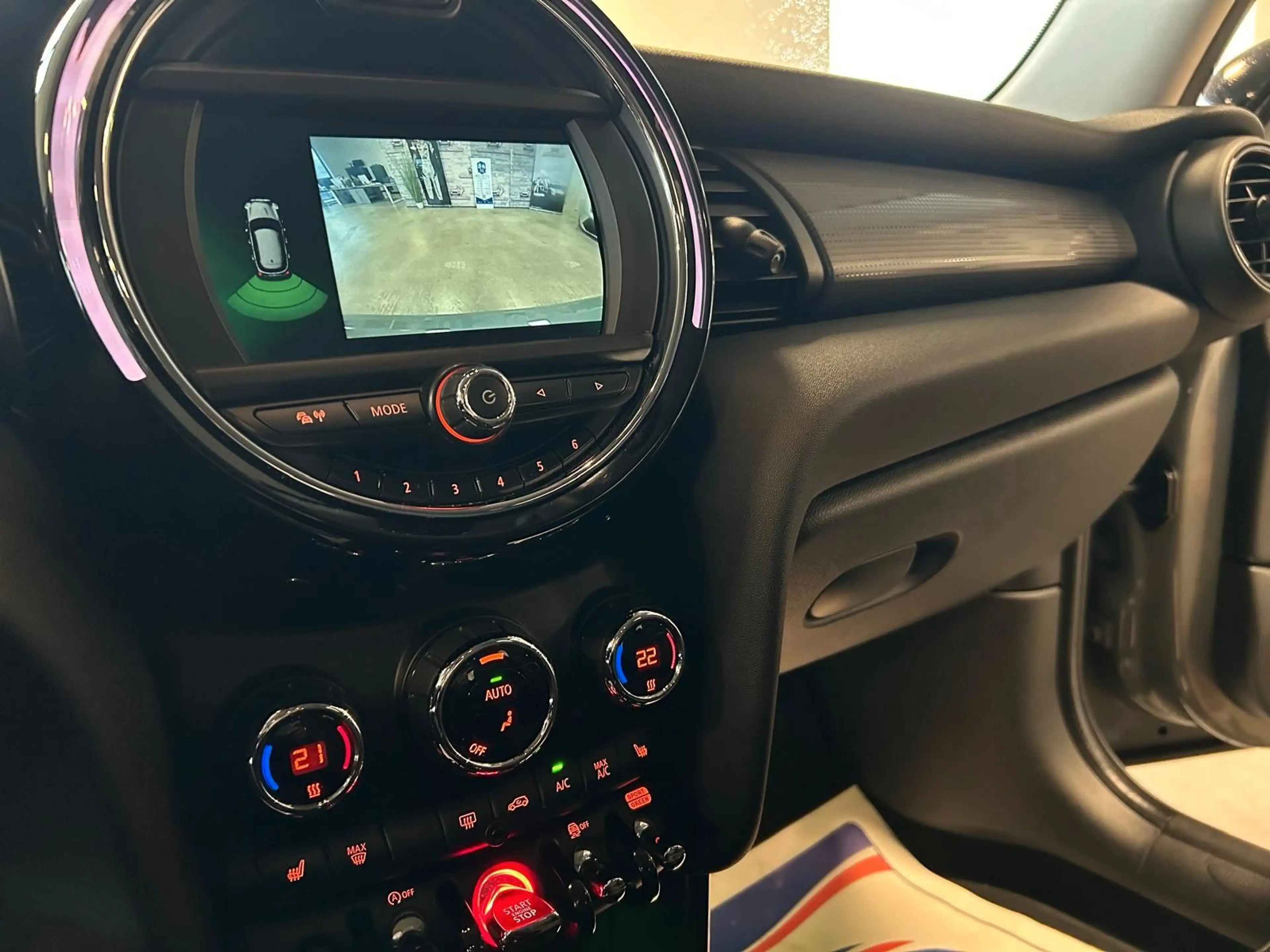 MINI Cooper D **NAVI**LEDER**SHZ**R-KAMERA** — photo 9