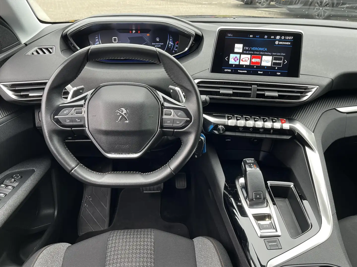 Peugeot 3008 1.2 PureTech 130pk Automaat Premium | Navigatie | Zwart - 2