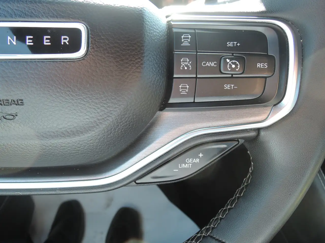 Jeep Wagoneer photo Jeep Wagoneer