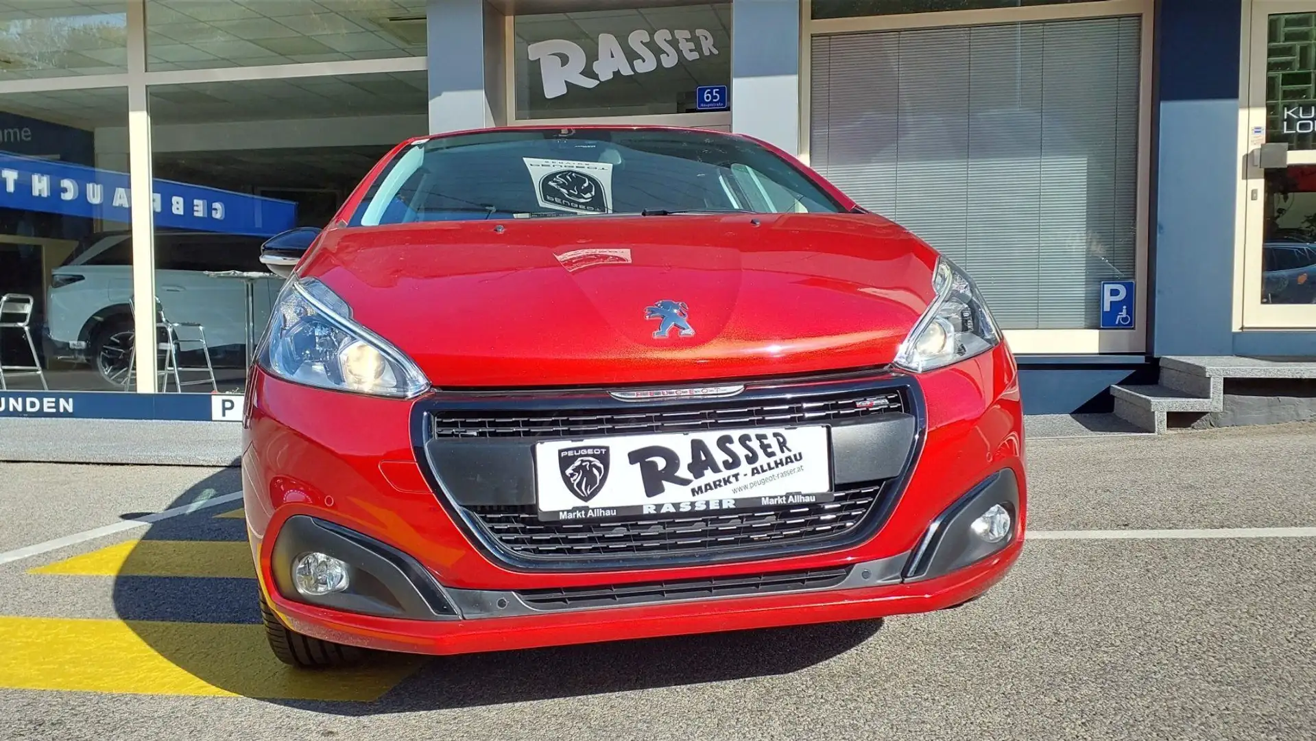 Peugeot 208 GT Line PT 110 Rot - 1