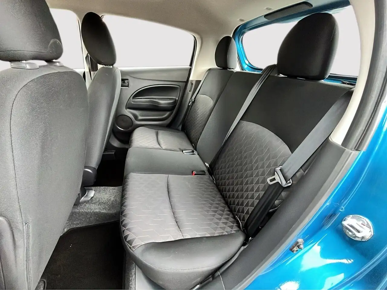 Mitsubishi Mirage снимка Mitsubishi Mirage