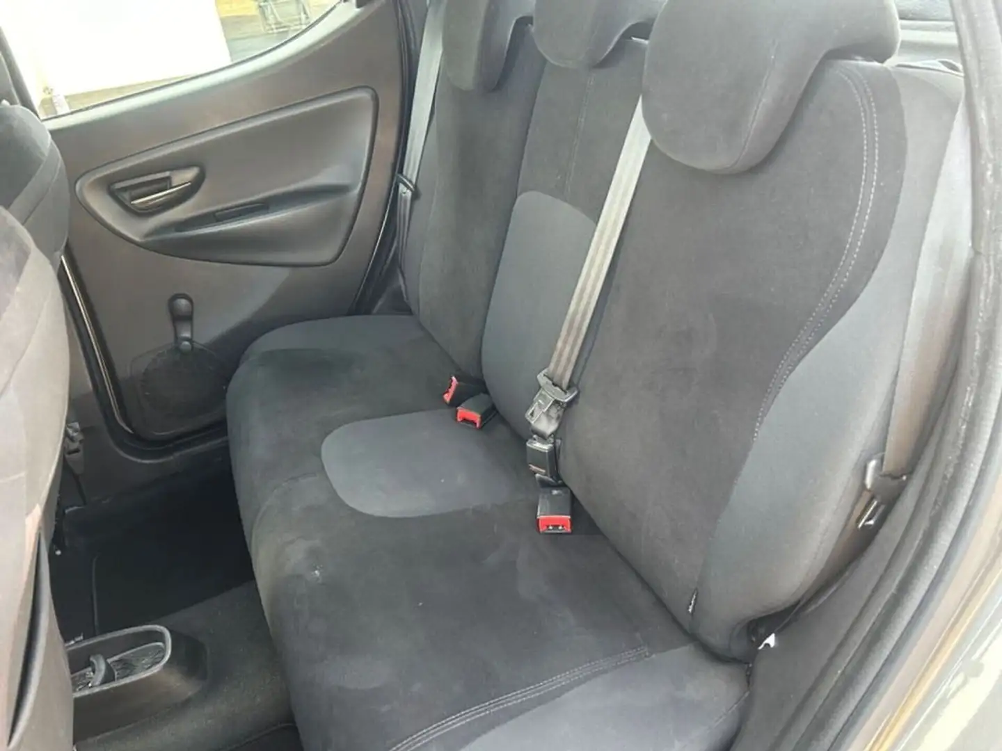 Lancia Ypsilon Y 1.2 8v Elefantino Gold Gris - 1