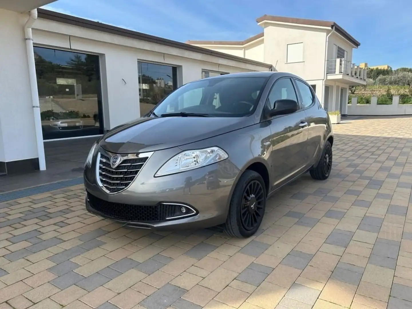 Lancia Ypsilon Y 1.2 8v Elefantino Gold Gris - 2