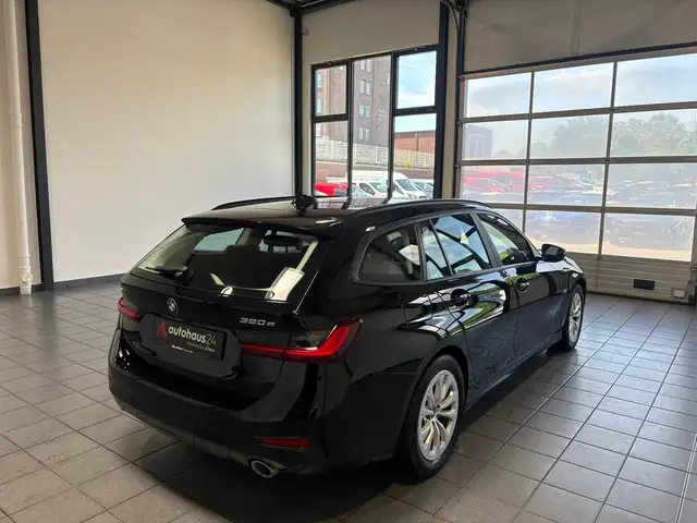 BMW 3 Series view 5
