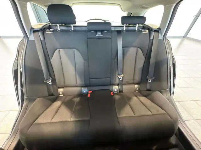 BMW 3 Series view 14
