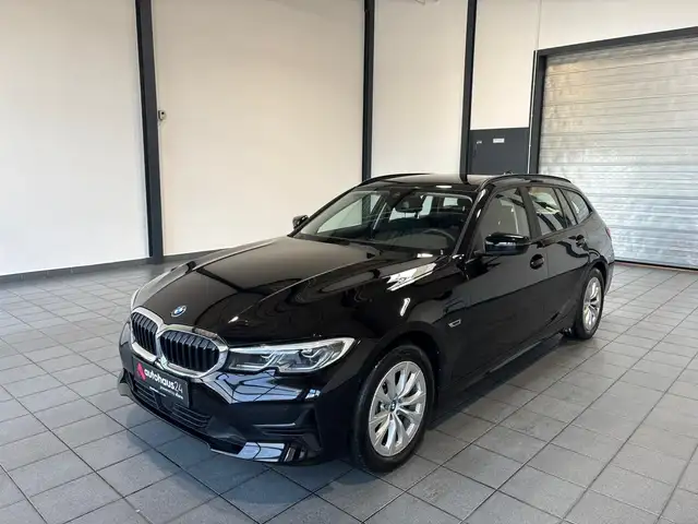 BMW 3 Series view 3