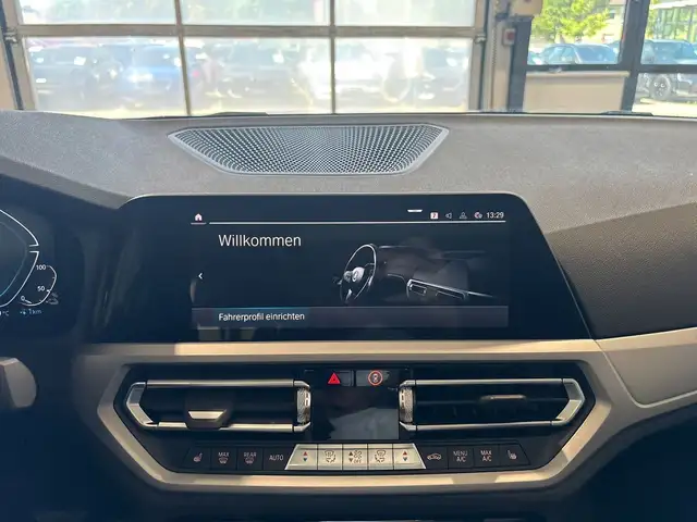 BMW 3 Series view 11