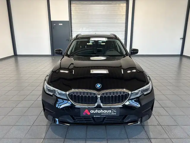 BMW 3 Series view 2